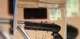 DETIENEN A CUATRO HOMBRES POR ROBAR CON VIOLENCIA UN AUTOMÓVIL