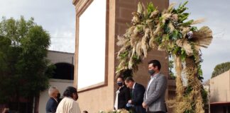 SE CASAN 70 PAREJAS EN EL ARCO DE LA CALZADA