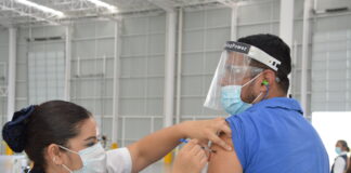 VACUNARÁN A TREINTAÑEROS CON ASTRAZENECA