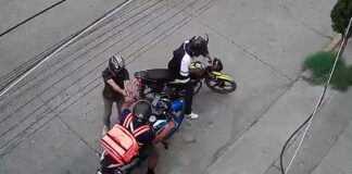 (VIDEO) ASALTAN A REPARTIDOR DE RAPPI Y LE QUITAN SU MOTOCICLETA