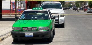 BALEAN A PASAJERO DE TAXI EN SANTA MARÍA DEL GRANJENO