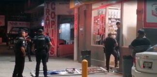 LES NIEGAN ALCOHOL A EBRIOS Y CHOCAN ENTRADA DE OXXO EN LEÓN