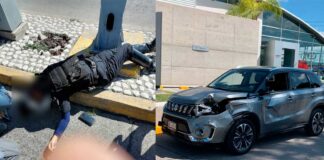 MUJER POLICÍA CHOCA CONTRA CAMIONETA EN LEÓN