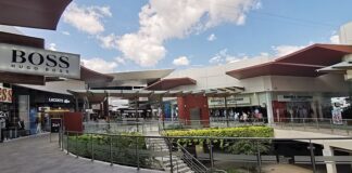 CRITICAN A FACTORY SHOPS POR DISCRIMINACIÓN A SUS EMPLEADOS Y SE ECHAN PARA ATRÁS