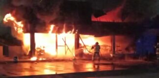 (VIDEO) SE INCENDIA OXXO EN JOYAS DE CASTILLA
