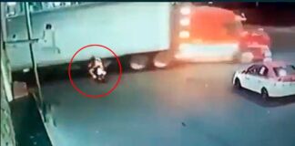 (VIDEO) ¿POR QUÉ LOS DEJASTE SALIR? MUEREN DOS MENORES EN MOTOCICLETA