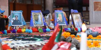 HONRAN CON ALTAR DE MUERTOS A LA MEMORIA DE OFICIALES CAÍDOS