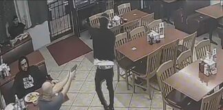 CLIENTE MATA A ASALTANTE EN RESTAURANTE DE TEXAS