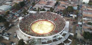 LLENO TOTAL EN PLAZA LA LUZ EN PRIMER CORRIDA DE LA FERIA