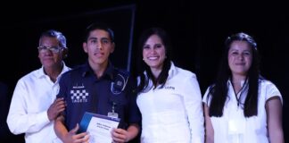 RECONOCEN A CADETES CUENTACUENTOS EN LA FERIA DEL LIBRO