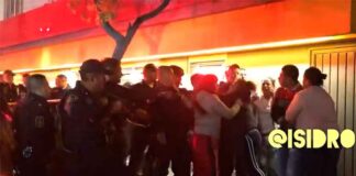 “¡MI BEBÉ!”; FAMILIARES DE ASALTANTE ASESINADO RECLAMAN A POLICÍAS