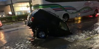 88 AUTOS SE QUEDARON VARADOS DURANTE LLUVIA EN LEÓN