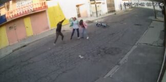 (VIDEO) MADRE EVITA QUE LE ROBEN A SU HIJA EN ECATEPEC