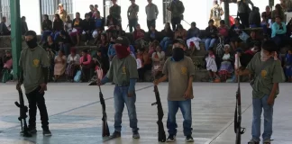 NIÑOS INDÍGENAS DE GUERRERO SE ARMAN PARA DEFENDER A SU PUEBLO DE LA VIOLENCIA