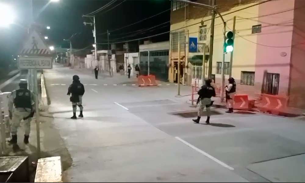 balean-a-dos-hombres-barrio-de-santiago-leon