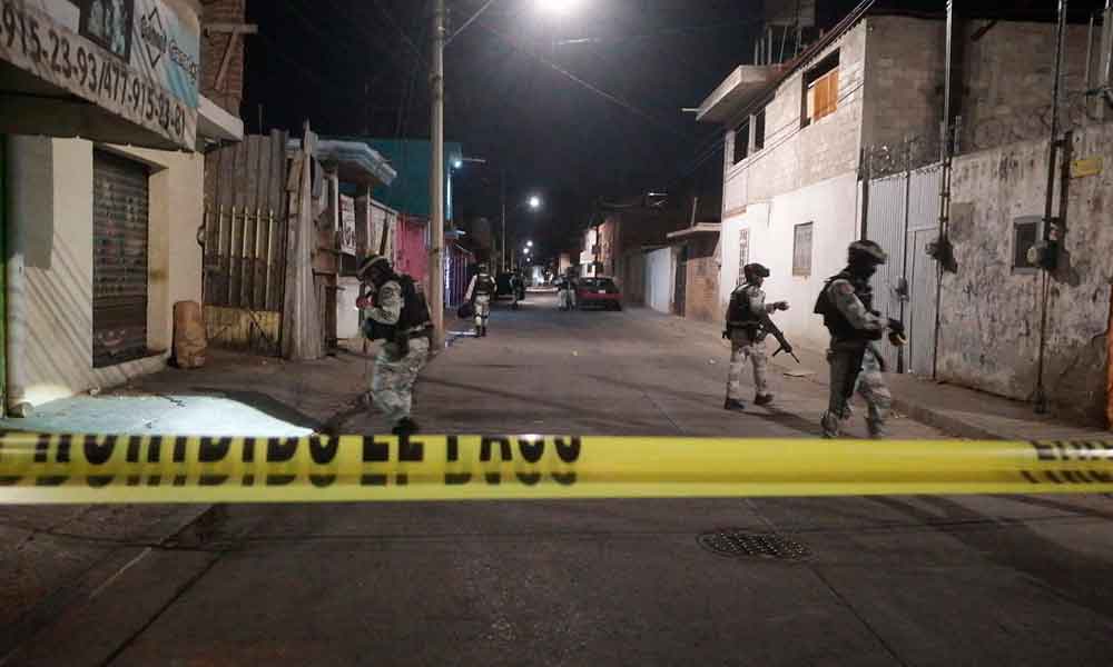 balean-a-cuatro-hombres