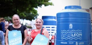 BENEFICIAN A 850 FAMILIAS LEONESAS CON ENTREGA DE TINACOS