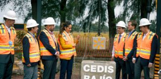 COLOCAN PRIMERA PIEDRA DEL CEDIS EN SILAO