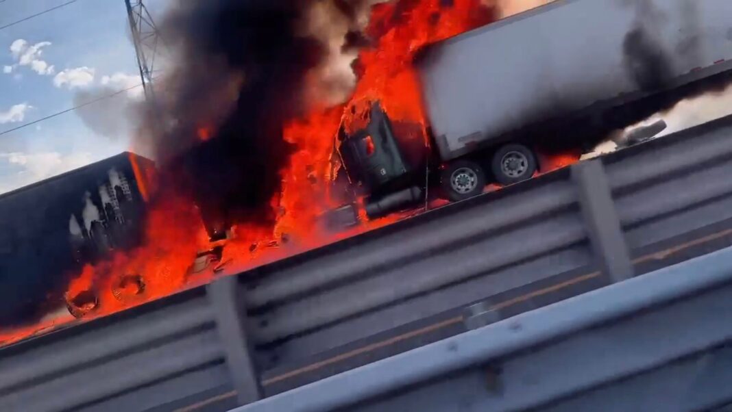 MUERE CONDUCTOR DE TRAILER CALCINADO TRAS CHOQUE EN LA LEÓN-SILAO ...
