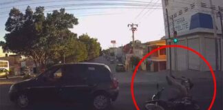 (VIDEO) MOTOCICLISTA VS CONDUCTOR EN EL MARIANO ESCOBEDO