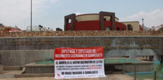 COLOCAN MANTAS CONTRA LA DESPENALIZACIÓN DEL ABORTO EN GTO