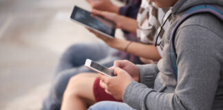 BUSCAN REGULAR DEL USO DE CELULARES EN ESCUELAS