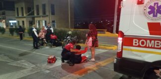 CONDUCTORES DETIENEN A HOMBRE QUE ATROPELLÓ A DOS MOTOCICLISTAS EN LEÓN