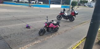 BALEAN A MUJER MOTOCICLISTA EN LEÓN