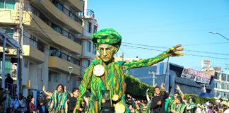MÁS DE 70 MIL PERSONAS CELEBRAN EL DESFILE POR LOS 450 AÑOS DE LEÓN