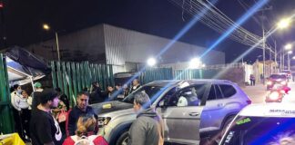 CAMIONETA CHOCA CONTRA PUESTO DE ELOTES AFUERA DEL IMSS 58 EN LEÓN