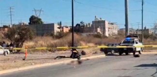 MOTOCICLISTA MUERE AL IMPACTARSE CONTRA POSTE EN LAS JOYAS