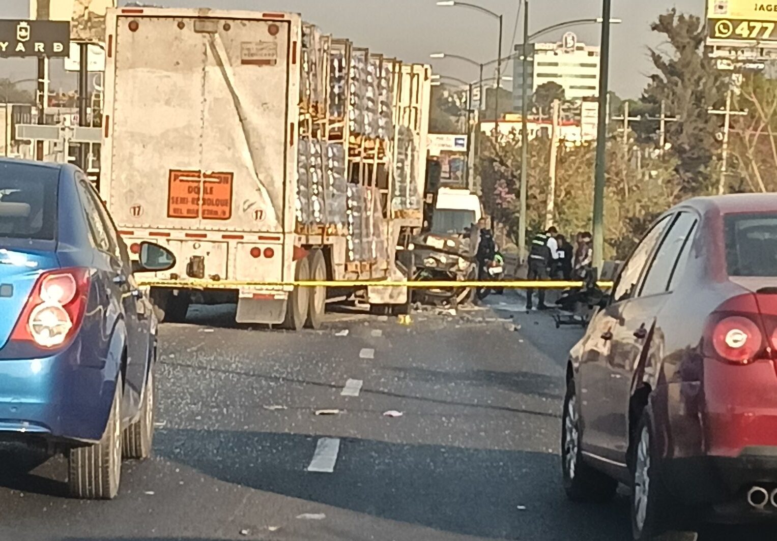 TRÁILER SE QUEDA SIN FRENOS Y PROVOCA TRÁGICO ACCIDENTE; HAY UN MUERTO ...