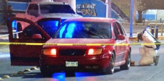 ACRIBILLAN A CONDUCTOR EN SU JETTA ROJO EN LEÓN