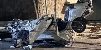 FUERTE ACCIDENTE EN LA LEÓN–SILAO DEJA TRES LESIONADOS Y VARIOS POSTES DERRIBADOS