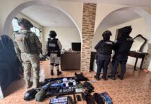 DETIENEN A CUATRO PRESUNTOS CRIMINALES Y ASEGURAN ARSENAL