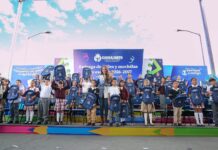 GOBERNADORA ENTREGA ÚTILES ESCOLARES
