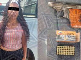 IBA ARMADA POR LAS CALLES DE LEÓN; POLICÍAS LA DETIENEN TRAS PERSECUCIÓN