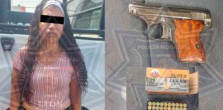 IBA ARMADA POR LAS CALLES DE LEÓN; POLICÍAS LA DETIENEN TRAS PERSECUCIÓN