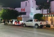 LANZAN BOMBA MOLOTOV CONTRA NOTARÍA EN JARDINES DEL MORAL