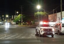 BALEAN A DOS HOMBRES AFUERA DE UNA FUNERARIA EN SAN JUAN DE DIOS
