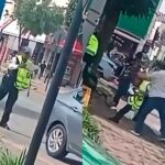(VIDEO) CONDUCTOR GOLPEA A POLICÍA VIAL EN LA CENTRAL CAMIONERA DE LEÓN