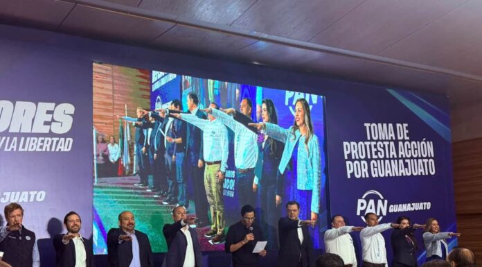PAN GUANAJUATO TOMA PROTESTA A NUEVE DEFENSORES
