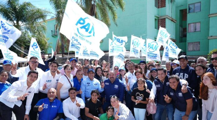 JORGE ESPADAS RECORRE COLONIAS Y MERCADO PARA ESCUCHAR INQUIETUDES